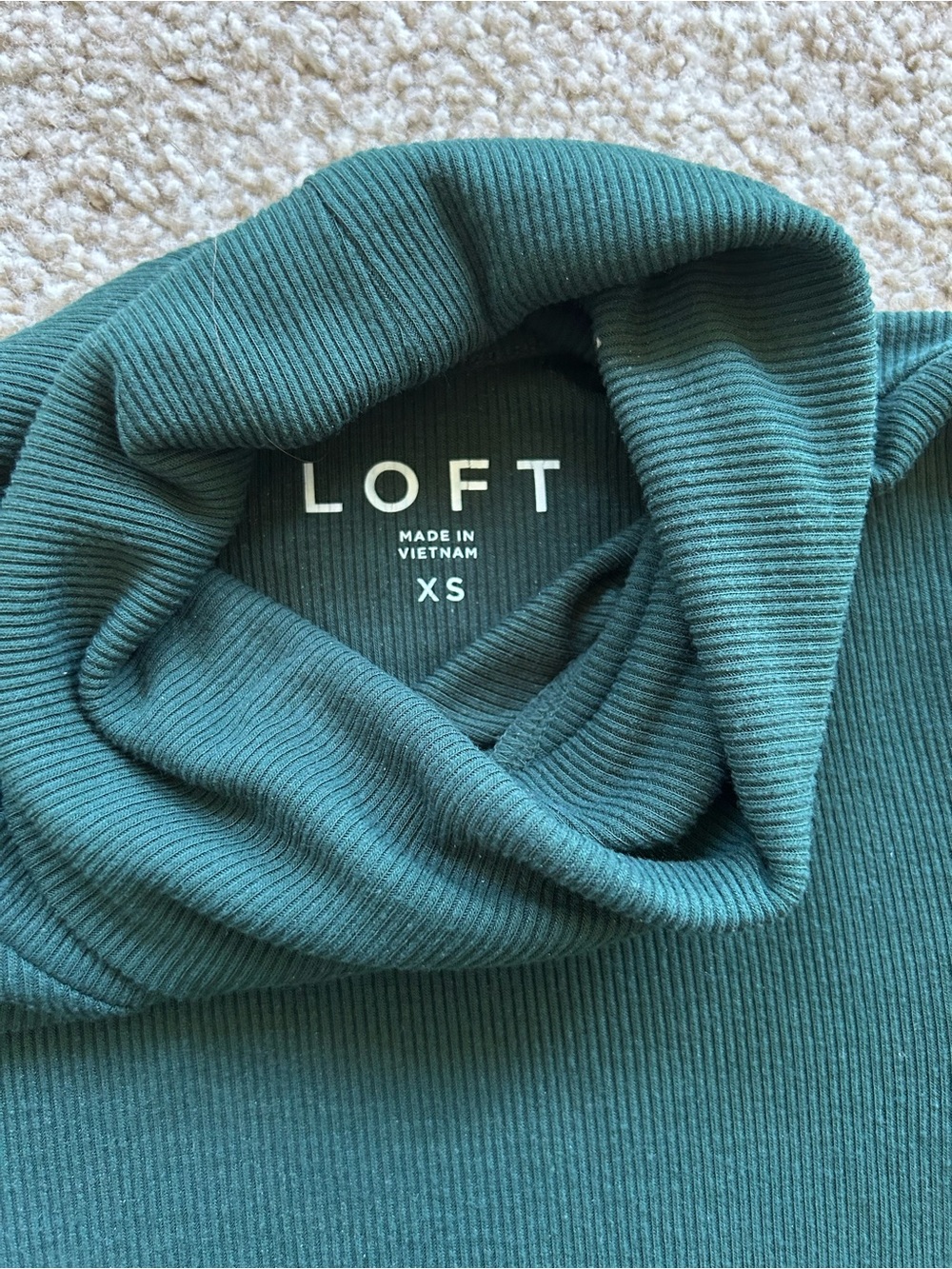 Loft | Green Ribbed Turtleneck - Picture 3 of 4